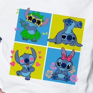 Puede incluir: Camiseta blanca con un gráfico colorido del personaje Stitch en cuatro poses diferentes. La camiseta tiene cuello redondo y mangas cortas. El gráfico incluye a Stitch con gafas de sol, una falda de hierba y un lazo. La camiseta la lleva una persona.