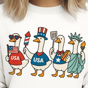 Pack PNG d'oie patriotique, conception de t-shirt humoristique du 4 juillet, fichier DTF et sublimation pour le jour de l'indépendance, clipart de canards style gnomes américains