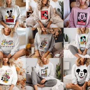 Op de afbeelding: Een verzameling van negen verschillende Mickey Mouse-sweatshirts. De sweatshirts zijn allemaal wit, grijs of roze en hebben verschillende Mickey Mouse-ontwerpen, waaronder een klassieke Mickey Mouse-kop, een Mickey Mouse met de woorden "Mickey Mouse" eronder en een Mickey Mouse met de woorden "Friends" eronder.