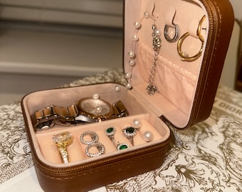 Atemberaubende PU tragbare Leder Schmuck Box Organizer, Leder Aufbewahrung Organizer, Ohrringe Uhren Halskette, Brautjungfer Geschenk für Frauen Mädchen