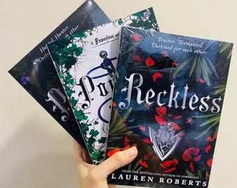 A Trilogia Powerless de Lauren Roberts | Powerless | Poderosa | Reckless - Fantasia - Romance - Ficção - Romances em inglês - Envio rápido