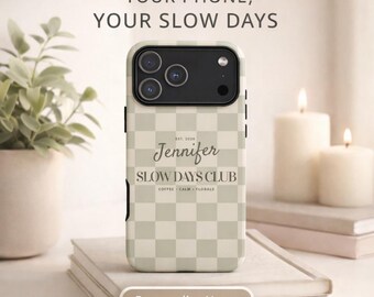Personalisierte iPhone-Hülle | Handyhülle mit individuellem Namen im Slow Days Club-Design, minimalistisches Schachbrettmuster – das perfekte Geschenk