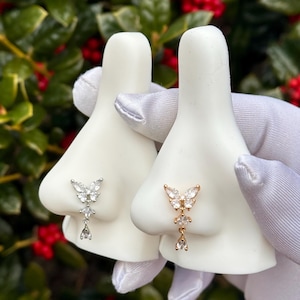 Piercing de nariz em formato de borboleta