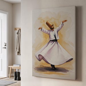 Può includere: Dipinto ad acquerello di un derviscio rotante in una veste bianca e un alto cappello marrone. L'opera raffigura il mistico sufi in una posa dinamica, con le braccia tese, su uno sfondo dai toni caldi e morbidi. La tela è montata su una cornice di legno.
