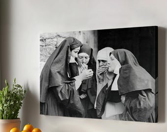 Impresión fotográfica vintage de monjas fumadoras, impresión en lienzo en blanco y negro, regalos de inauguración de la casa, arte de pared religioso en lienzo, arte de pared grande