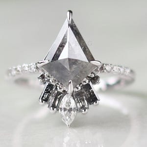 Kite Salt and Pepper Diamond Ring, 14K Gold Kite Diamond Ring, Unique Alternative Engagement Ring, Custom Engagement Ring