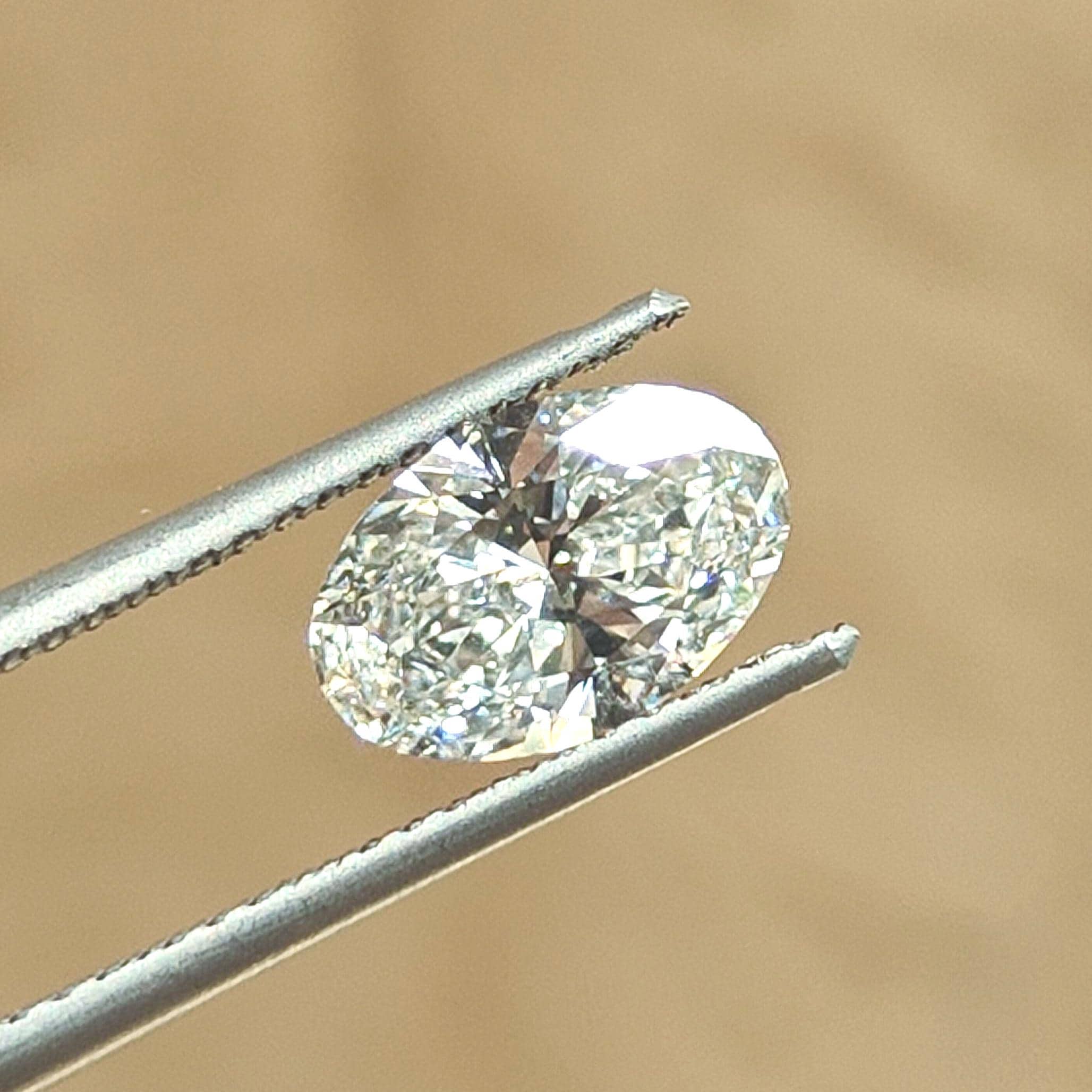 1カラットオーバルラボグロウンダイヤモンド：IGI認定E VVS1ルース