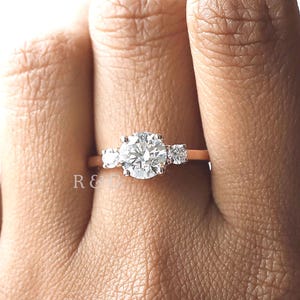 Labor gewachsener Diamant Drei-Stein-Ring, 14K Rosegold Lab Diamant-Verlobungsring, 3-Stein-Diamantring