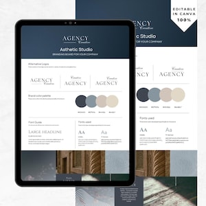 Könnte beinhalten: Eine digitale Branding-Board-Vorlage, die auf einem Tablet und einem separaten Blatt angezeigt wird. Die Vorlage enthält den Text "Agency Creative Asthetic Studio Branding Board for Your Company". Sie enthält Farbpaletten, Schriftrichtlinien und alternative Logos.