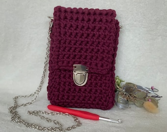 Petit sac pour téléphone portable crocheté en rouge vin