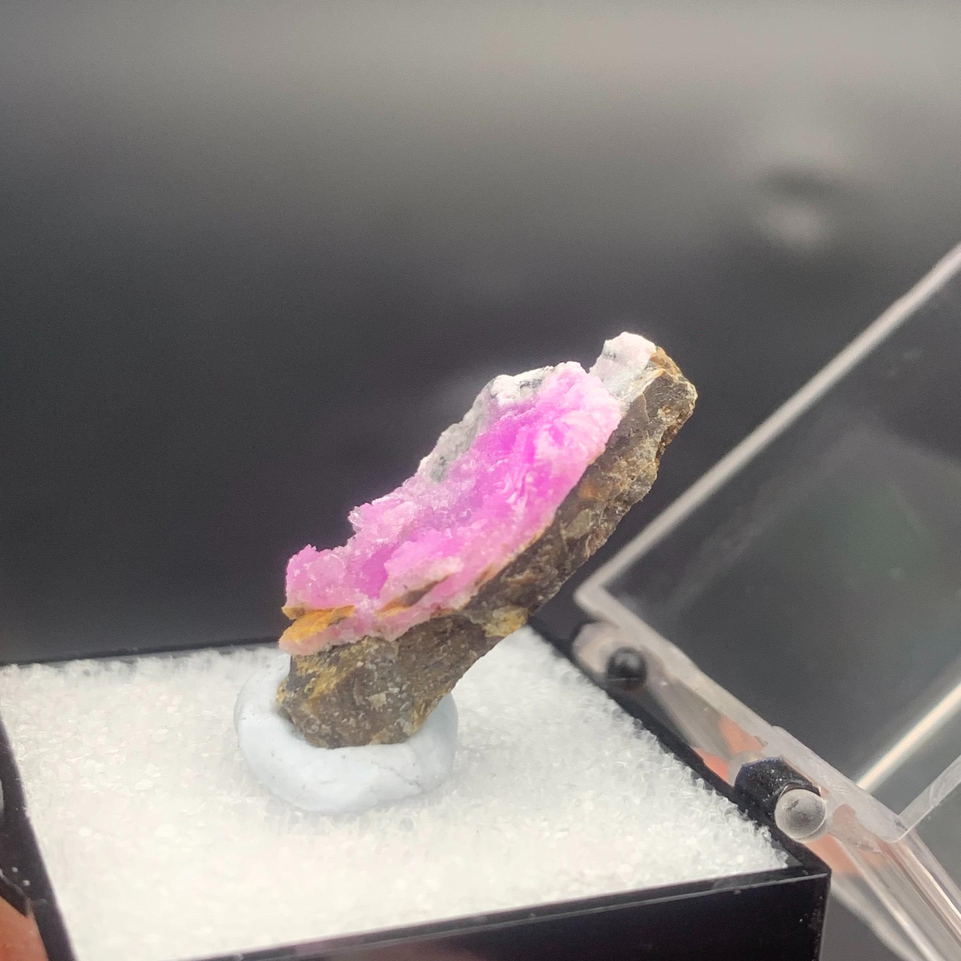 ピンクアラゴナイト標本、中国雲南省産ドゥルージーライトピンク