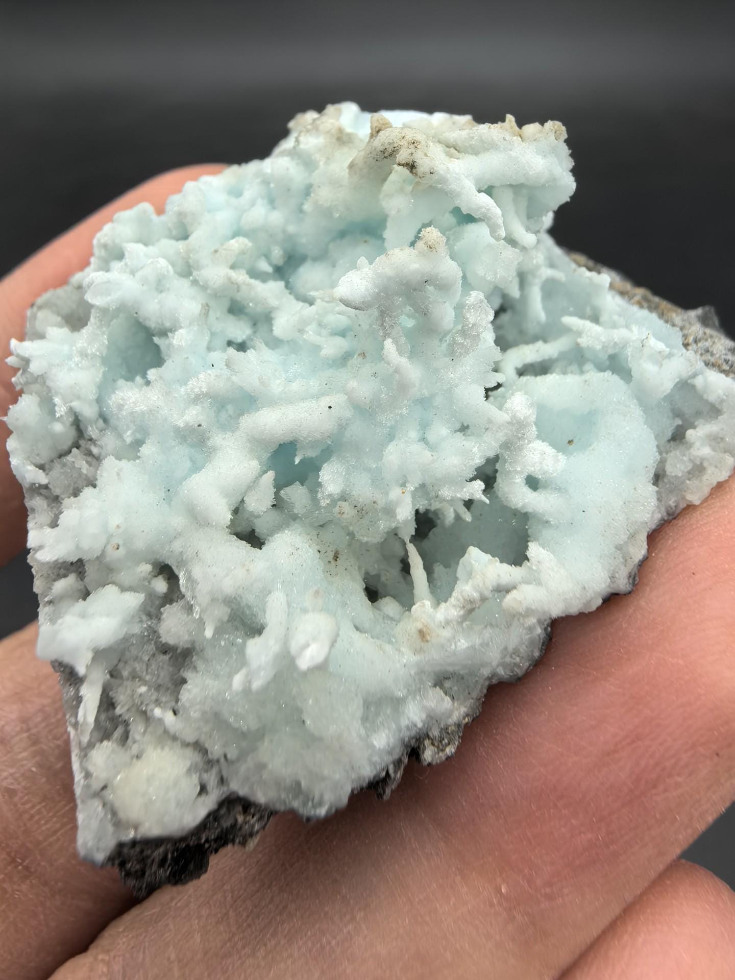 ブルーアラゴナイト標本、中国雲南省産のドゥルージーライトブルー