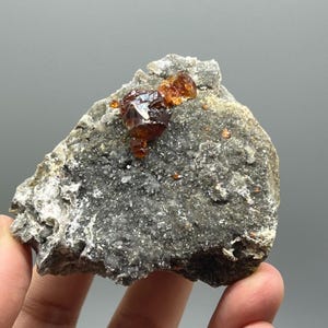 Natural Red Sphalerite on Quartz from Hunna, China, Gemy Deep Red Sphalerite Mineral Specimen, Natural Raw Sphalerite Stone