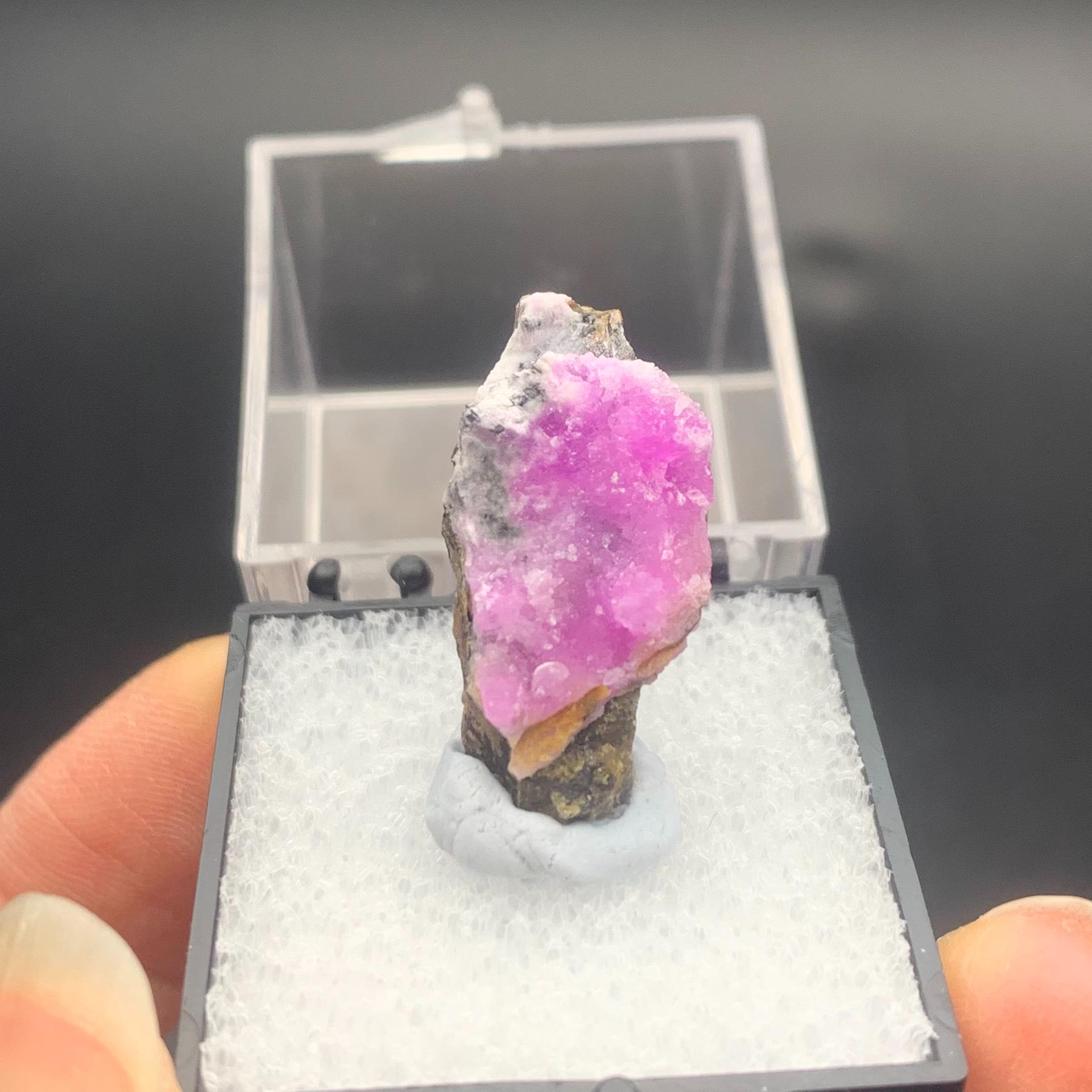 ピンクアラゴナイト　天然石　パワーストーン　希少　レア　美品　スピリチュアル ピンクアラゴナイト標本、中国雲南省産ドゥルージーライトピンク