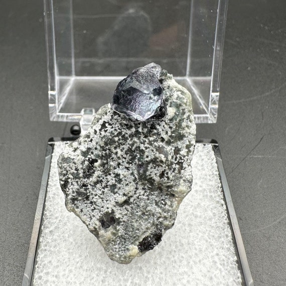 Colonne Pointue En Fluorite Naturelle, Tour De Cristal De Quartz