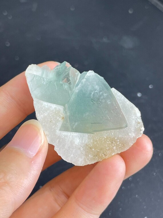 緑色の石英に蛍石 緑色の石英に蛍石 緑色の石英に