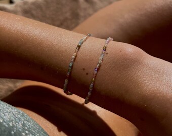dezentes Armband aus kleinen Edelsteinperlen /discreet bracelet made from small gems