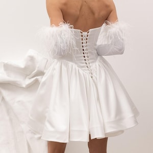 short white dress with gloves Mini Wedding Dress with Removable 3D Flower Gloves EU40
