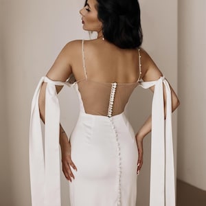 vestido de novia midi , vestido de compromiso , vestido de novia satinado , vestido de cóctel blanco , vestido de novia civil