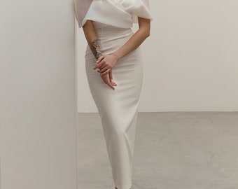 Vestido de novia ajustado con hombros descubiertos, vestido de novia midi, atuendo para después de la boda, ceremonia civil.