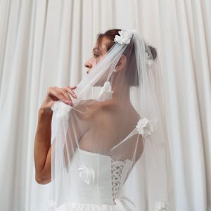 Floral wedding veil, bridal veil with 3D flowers, long floral veil white tulle, boho veil, cathedral veil, lace veil, botanical veil
