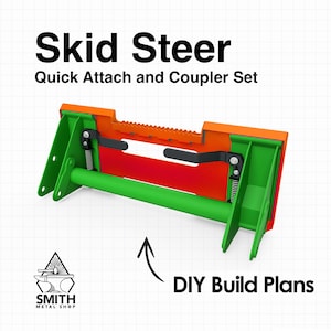 Puede incluir: Conjunto de enganche rápido y acoplamiento de metal verde y naranja para una minicargadora. El conjunto tiene un rodillo y un mecanismo de palanca. El texto DIY Build Plans es visible en la imagen.