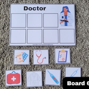 Op de afbeelding: Een printbaar bordspel voor kinderen met een doktersthema. Het bord heeft zes vakjes met afbeeldingen van een dokter, een stethoscoop, een EHBO-doos, een thermometer, een doktersjas en een spuit. De tekst "Doctor" staat bovenaan het bord en "Board 6/6" onderaan.