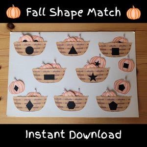 Könnte beinhalten: Ein Fall Shape Match-Spiel mit Kürbisillustrationen. Das Spiel zeigt Körbe mit verschiedenen Formen und Kürbissen. Der Text "Fall Shape Match" und "Instant Download" sind auf dem Bild zu sehen.