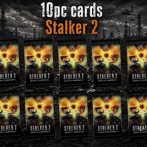 以下が含まれることがあります： 2列に並べられた10枚のStalker 2 Heart of Chornobylトレーディングカードセット。各カードには、中央に輝く黄色の放射線シンボル、戦術装備を身に着けた2人の人物、そして下部にStalker 2 Heart of Chornobylというテキストが描かれています。
