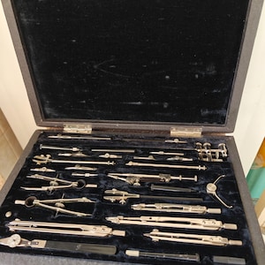 Set di strumenti da disegno vintage con compasso GOTOVALNYA U-32 Architetto Ingegneria URSS