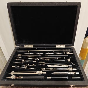 Set di strumenti da disegno vintage con compasso GOTOVALNYA U-32 Architetto Ingegneria URSS