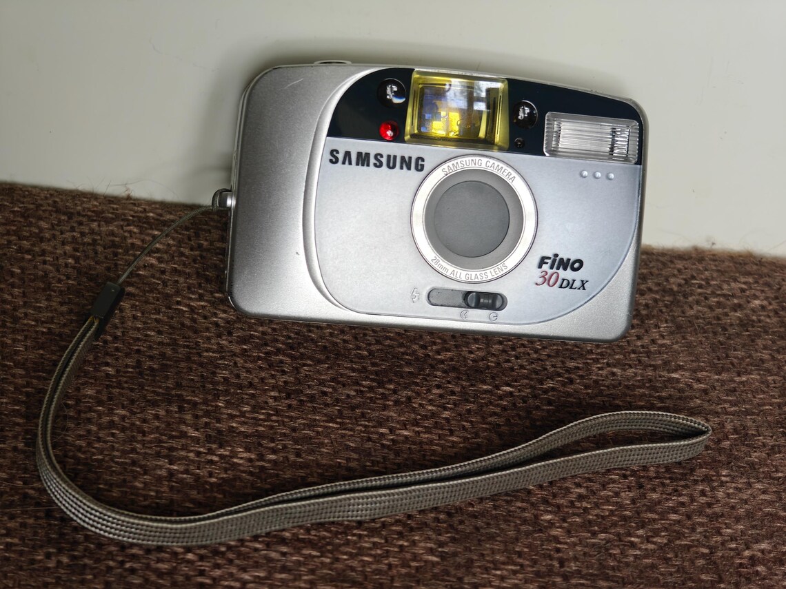 Samsung Fino 30 DLX 35mm Film Camera w/ Case – Tested Working, Good Condition, photo 2 sur 5