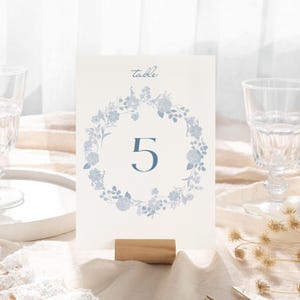 Número de Mesa Casamento Azul | Flores Românticas | Cartão Número Digital Editável | Download Instantâneo, Impressão | Modelo Personalizável
