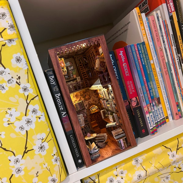 Coin livres en librairie Kit coin livres pour amoureux des livres, cadeau insolite en stock au Royaume-Uni, bibliothèque miniature à insérer dans une étagère