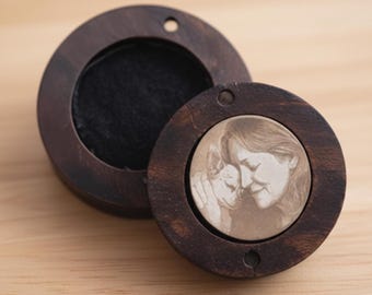 Magnetic Wooden Coin Box – Round Keepsake Case for 40mm – Rustic Gift Box