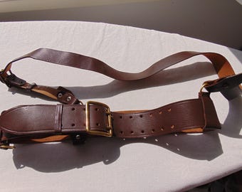 Ledergürtel eines sowjetischen Offiziers der UdSSR-Armee. Perfekter Zustand. Lederlänge 105 cm.