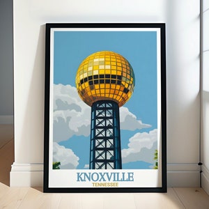 Puede incluir: Una ilustración enmarcada de la Sunsphere, una gran esfera dorada en una torre, sobre un cielo azul con nubes blancas. El texto "KNOXVILLE TENNESSEE" está debajo de la esfera.