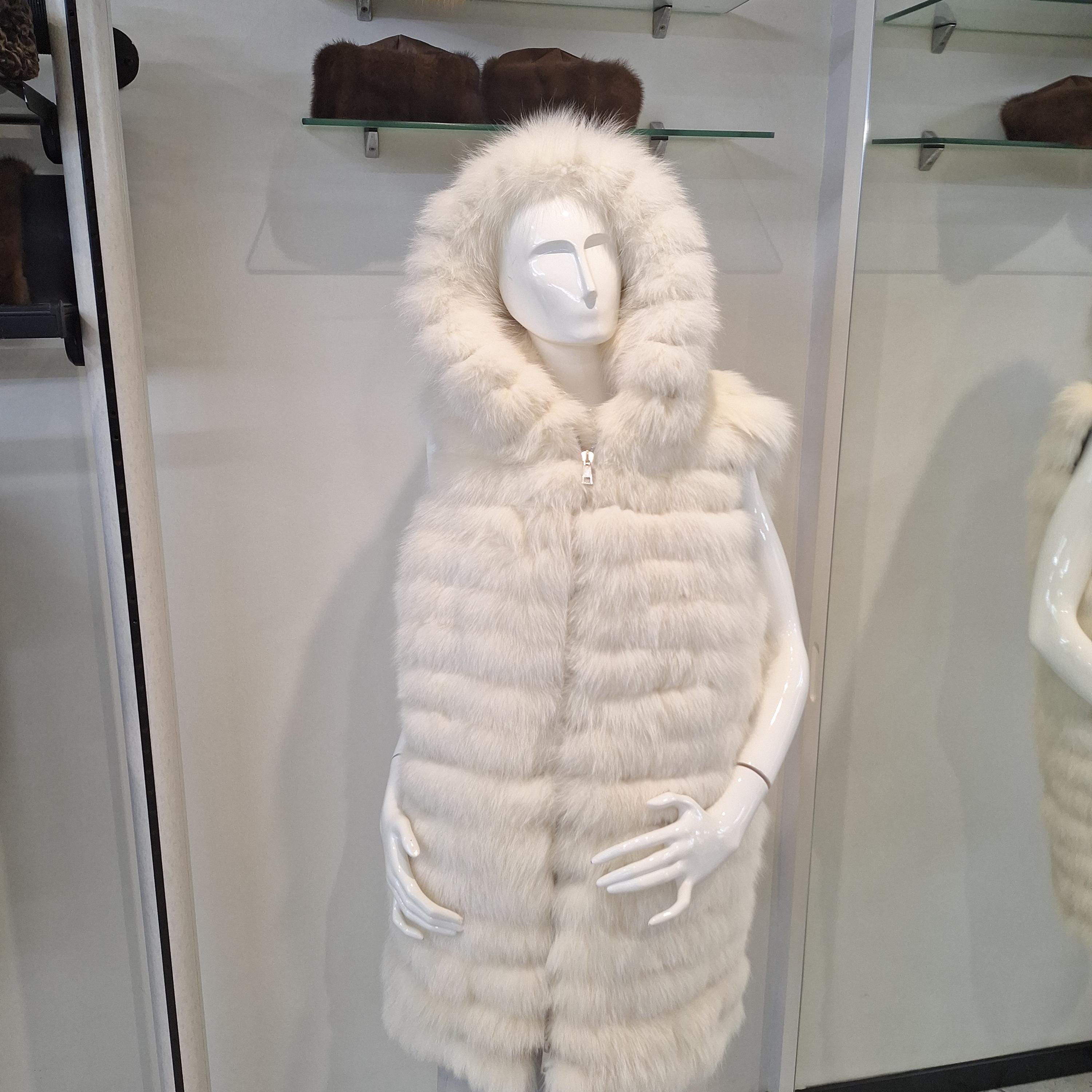 SIBERIAN FUR STORE TOKYO アザラシ 毛皮コート SIBERIAN FUR STORE TOKYO アザラシ 毛皮コート - メルカリ