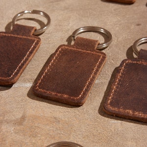 Personalized Leather Keychain, Square Customized Keychain, Leather Accessories, Custom Leather Keyrings, Keyholder, Keycase, Leather key fob