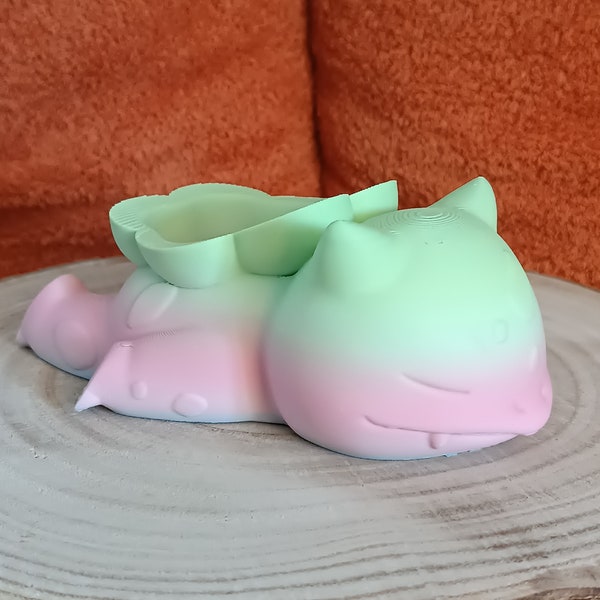 Pot à plante Planter inspiration bulbasaur pokemon Bulbizarre allongé/endormi dégradé de couleur (15.5cm) idée cadeau geek gamer