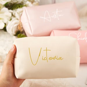 Personalized Bridesmaid Makeup Bag, Monogram Cosmetic Bag, PU Leather Toiletry Bag, Beauty Bag Bridesmaid Proposal Gifts Bridesmaid Gift Bag
