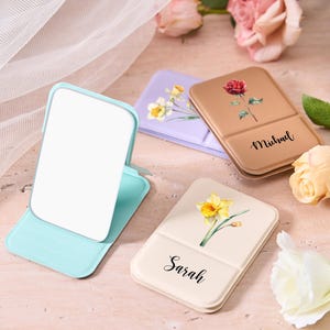 Personalized Pocket Mirror Bridesmaid Gifts Birth Flower Mirror Folding Makeup Mirror Bridesmaid Proposal Bridal Party Favor Gift for Her