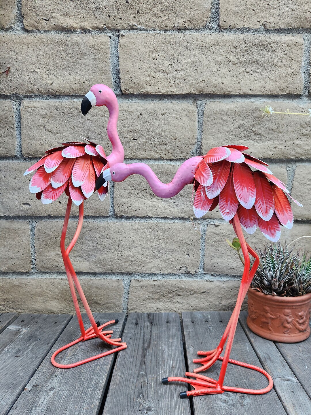 Hand Painted Metal Flamingo Statue With Embossed Feather Garden