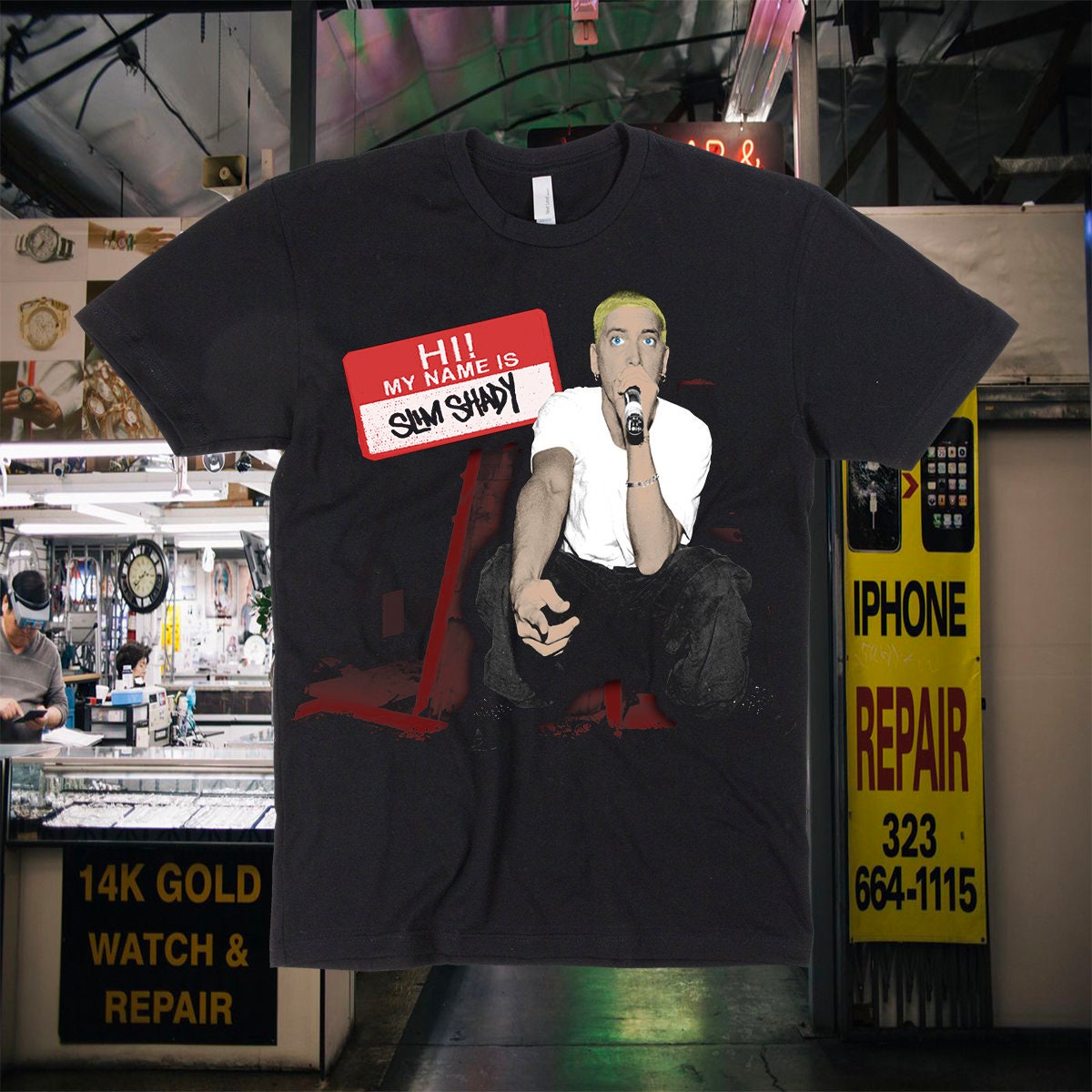 The t-shirt Onyx Bacdafucup by Eminem in The Defiant Ones S01E04
