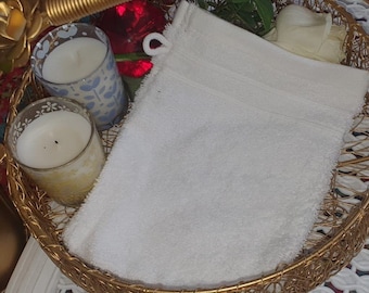 6 gants de toilette blancs de bonne qualité Taille 16 x 21 cm 100 % coton de qualité supérieure 3 couleurs, boucles de suspension idéales pour lutter contre l'eczéma ou tout autre produit nettoyant pour la peau