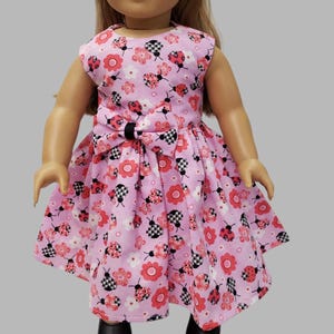 Abito per bambola con coccinelle e fiori rosa - Abito da coccinella per bambole - Abito per bambola da 18&quot; - Vestiti per bambole - Abito da coccinella rosa per bambola da 18&quot; - Abito per bambola