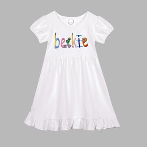 Personalisiertes Schulkleid: Gestickter Name, Baumwollstrick