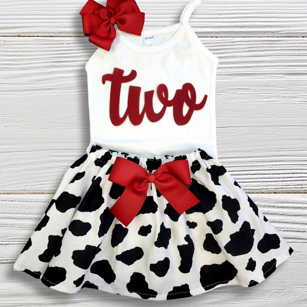 Cow girl birthday outfit, Cow skirt, Baby girl personalized age cow clothes set, Girls birthday outfit, Skirt Shirt cow outfit