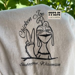 Huhn Joe Surfs Up Vintage Retro Grafik T-Shirt | Zeichentrickfilm Nostalgie Shirt | Lustiges Surf Geschenk