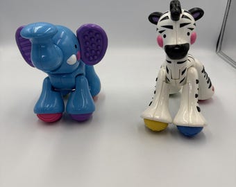 Juguetes vintage de Fisher-Price Animals: elefante y cebra articulados.